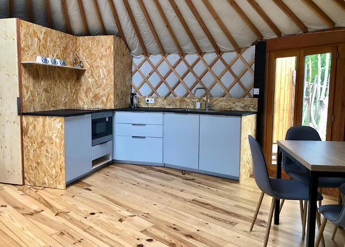 Yourte 2-4 Personnes Avec *